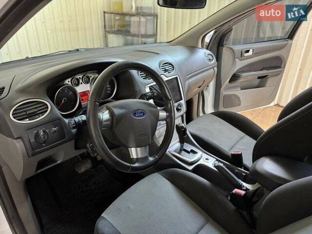 Белый Форд Фокус, объемом двигателя 1.6 л и пробегом 154 тыс. км за 6999 $, фото 8 на Automoto.ua