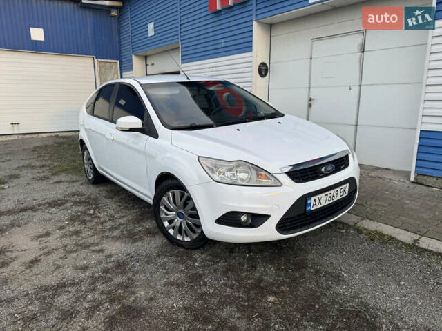 Білий Форд Фокус, об'ємом двигуна 1.6 л та пробігом 210 тис. км за 5800 $, фото 1 на Automoto.ua