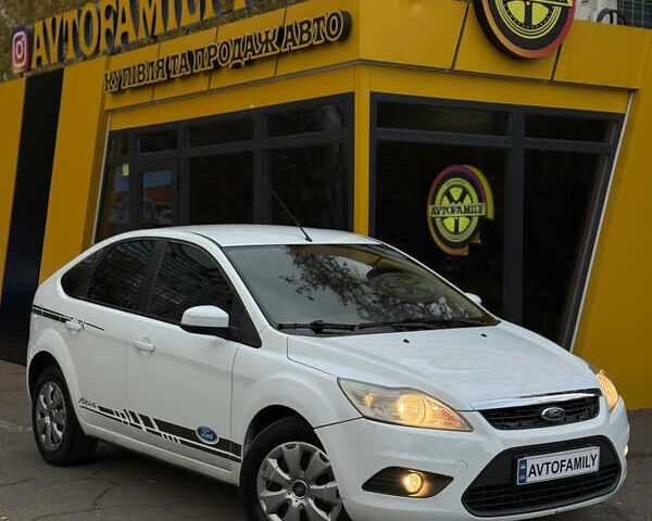 Белый Форд Фокус, объемом двигателя 1.6 л и пробегом 253 тыс. км за 5500 $, фото 2 на Automoto.ua