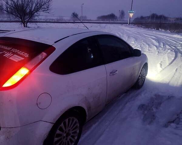 Білий Форд Фокус, об'ємом двигуна 1.39 л та пробігом 410 тис. км за 5500 $, фото 3 на Automoto.ua