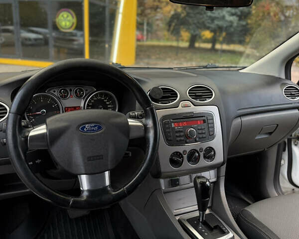 Белый Форд Фокус, объемом двигателя 1.6 л и пробегом 253 тыс. км за 5500 $, фото 11 на Automoto.ua