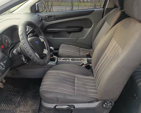 Белый Форд Фокус, объемом двигателя 1.4 л и пробегом 216 тыс. км за 3800 $, фото 4 на Automoto.ua