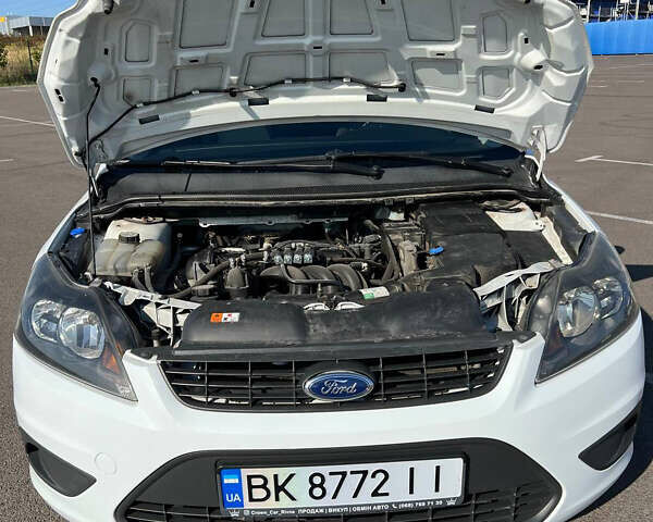 Білий Форд Фокус, об'ємом двигуна 1.6 л та пробігом 259 тис. км за 5950 $, фото 7 на Automoto.ua