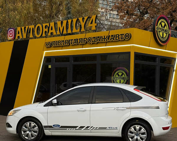 Белый Форд Фокус, объемом двигателя 1.6 л и пробегом 253 тыс. км за 5500 $, фото 7 на Automoto.ua