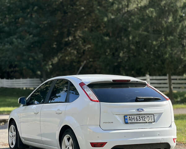 Білий Форд Фокус, об'ємом двигуна 1.6 л та пробігом 214 тис. км за 5500 $, фото 2 на Automoto.ua