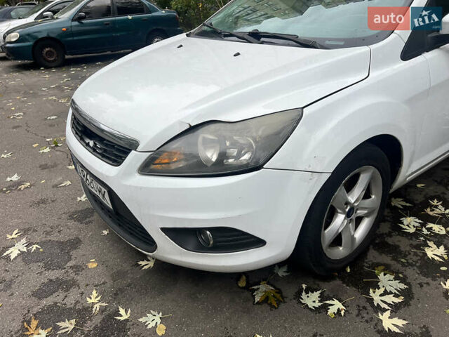 Форд Фокус 2010 в Киеве на Automoto.ua Белый Форд Фокус, объемом двигателя 1.57 л и пробегом 230 тыс. км за 2900 $, фото 8 на Automoto.ua