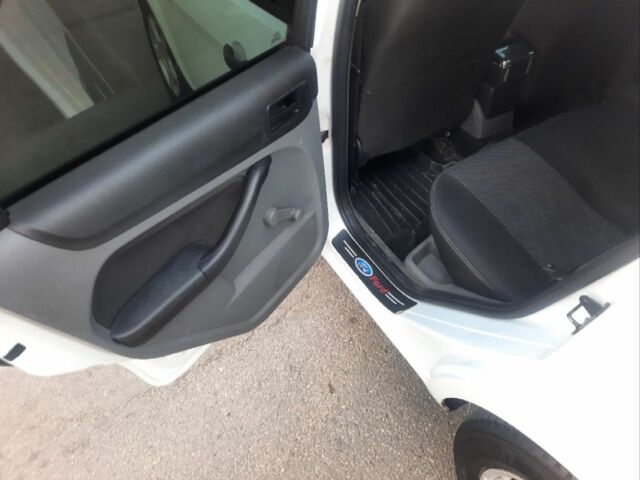 Белый Форд Фокус, объемом двигателя 1.6 л и пробегом 320 тыс. км за 5200 $, фото 6 на Automoto.ua