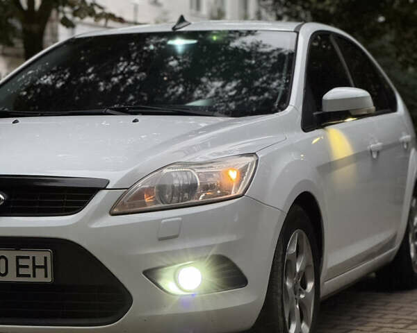Білий Форд Фокус, об'ємом двигуна 2 л та пробігом 260 тис. км за 6400 $, фото 8 на Automoto.ua