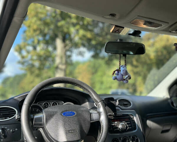 Білий Форд Фокус, об'ємом двигуна 1.6 л та пробігом 214 тис. км за 5500 $, фото 4 на Automoto.ua