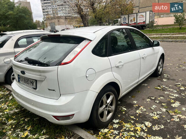 Форд Фокус 2010 в Киеве на Automoto.ua Белый Форд Фокус, объемом двигателя 1.57 л и пробегом 230 тыс. км за 2900 $, фото 4 на Automoto.ua