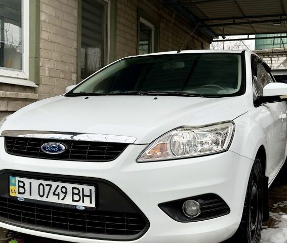 Белый Форд Фокус, объемом двигателя 1.6 л и пробегом 103 тыс. км за 7200 $, фото 2 на Automoto.ua