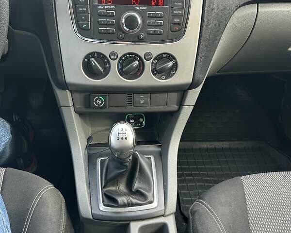 Белый Форд Фокус, объемом двигателя 1.39 л и пробегом 142 тыс. км за 5300 $, фото 18 на Automoto.ua