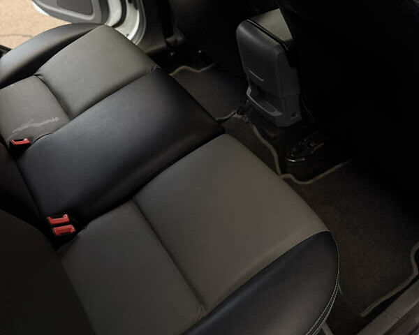 Белый Форд Фокус, объемом двигателя 1.6 л и пробегом 253 тыс. км за 5500 $, фото 9 на Automoto.ua