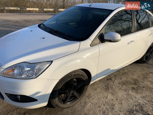 Белый Форд Фокус, объемом двигателя 1.6 л и пробегом 150 тыс. км за 5000 $, фото 7 на Automoto.ua