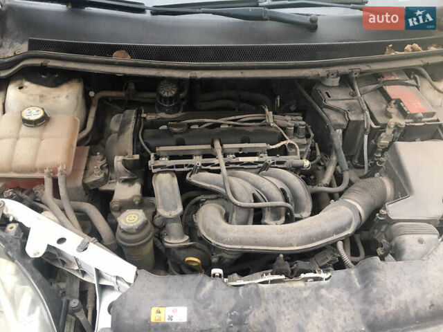 Білий Форд Фокус, об'ємом двигуна 1.4 л та пробігом 102 тис. км за 5000 $, фото 4 на Automoto.ua