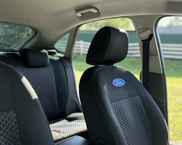 Білий Форд Фокус, об'ємом двигуна 1.6 л та пробігом 214 тис. км за 5500 $, фото 6 на Automoto.ua