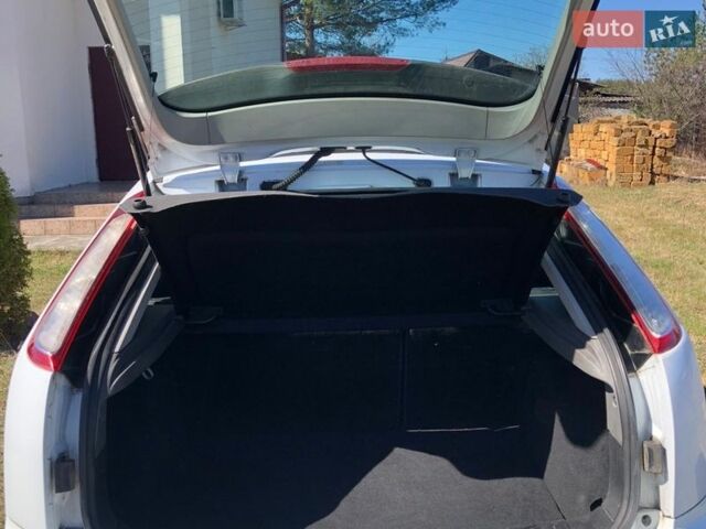 Белый Форд Фокус, объемом двигателя 1.6 л и пробегом 152 тыс. км за 6900 $, фото 5 на Automoto.ua