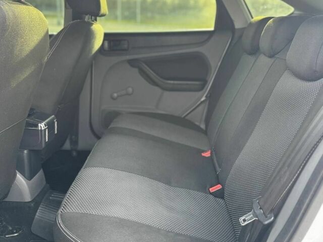 Белый Форд Фокус, объемом двигателя 0 л и пробегом 324 тыс. км за 5200 $, фото 7 на Automoto.ua