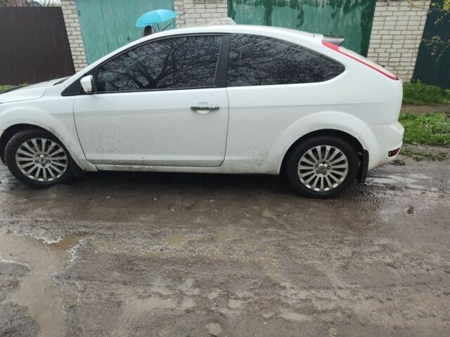 Белый Форд Фокус, объемом двигателя 1.4 л и пробегом 420 тыс. км за 4700 $, фото 7 на Automoto.ua