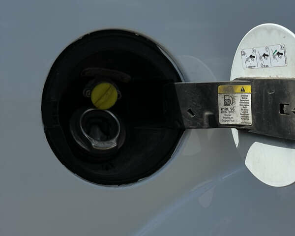 Белый Форд Фокус, объемом двигателя 2 л и пробегом 250 тыс. км за 6500 $, фото 17 на Automoto.ua