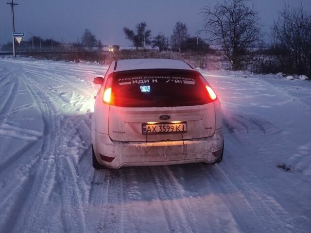 Белый Форд Фокус, объемом двигателя 1.4 л и пробегом 420 тыс. км за 4700 $, фото 2 на Automoto.ua