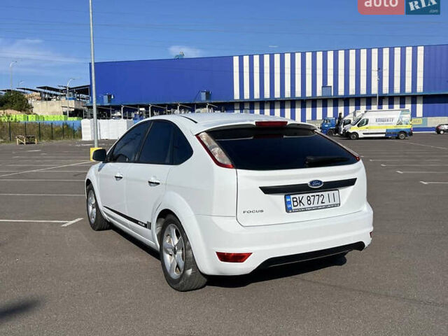 Білий Форд Фокус, об'ємом двигуна 1.6 л та пробігом 259 тис. км за 5950 $, фото 8 на Automoto.ua