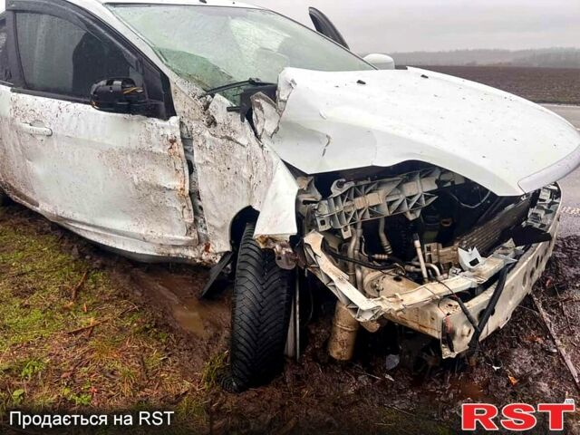 Белый Форд Фокус, объемом двигателя 1.6 л и пробегом 256 тыс. км за 2000 $, фото 11 на Automoto.ua