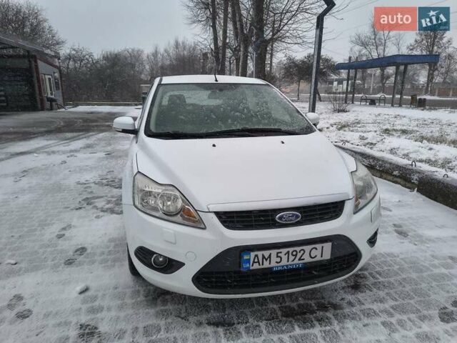 Белый Форд Фокус, объемом двигателя 1.6 л и пробегом 274 тыс. км за 4800 $, фото 4 на Automoto.ua
