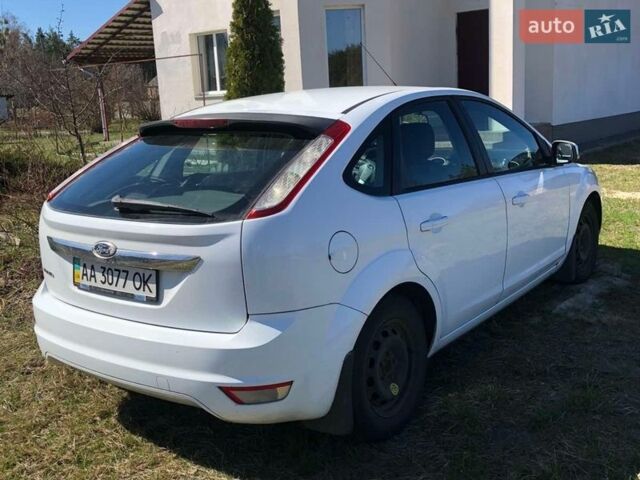 Белый Форд Фокус, объемом двигателя 1.6 л и пробегом 152 тыс. км за 6900 $, фото 2 на Automoto.ua