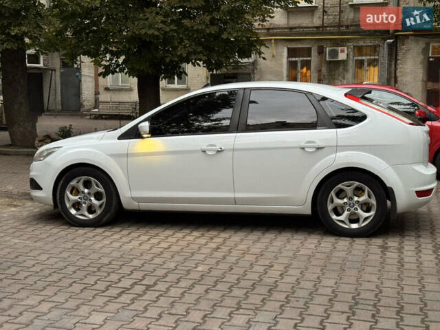 Білий Форд Фокус, об'ємом двигуна 2 л та пробігом 260 тис. км за 6400 $, фото 2 на Automoto.ua