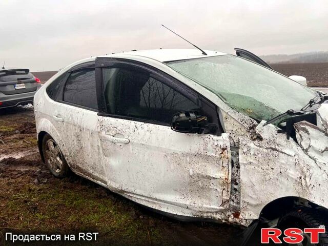 Белый Форд Фокус, объемом двигателя 1.6 л и пробегом 256 тыс. км за 2000 $, фото 10 на Automoto.ua