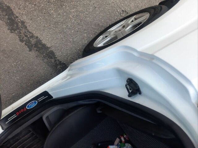 Белый Форд Фокус, объемом двигателя 1.6 л и пробегом 320 тыс. км за 5200 $, фото 7 на Automoto.ua