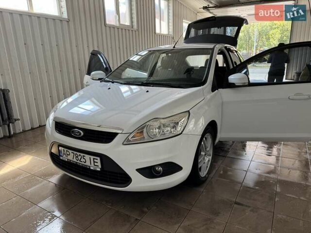 Белый Форд Фокус, объемом двигателя 1.6 л и пробегом 154 тыс. км за 7900 $, фото 7 на Automoto.ua