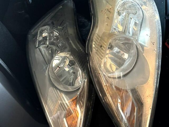 Белый Форд Фокус, объемом двигателя 1.6 л и пробегом 256 тыс. км за 2000 $, фото 7 на Automoto.ua