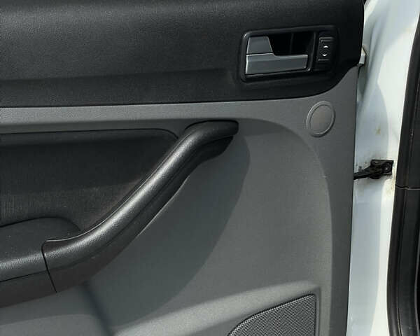 Белый Форд Фокус, объемом двигателя 2 л и пробегом 250 тыс. км за 6500 $, фото 9 на Automoto.ua