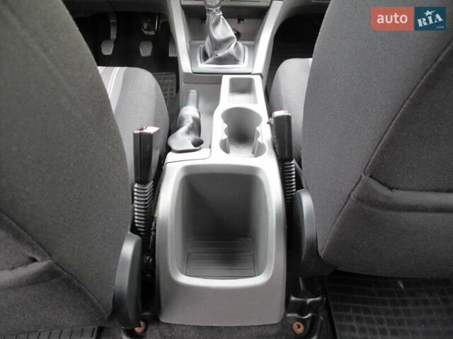 Белый Форд Фокус, объемом двигателя 1.39 л и пробегом 215 тыс. км за 5000 $, фото 26 на Automoto.ua