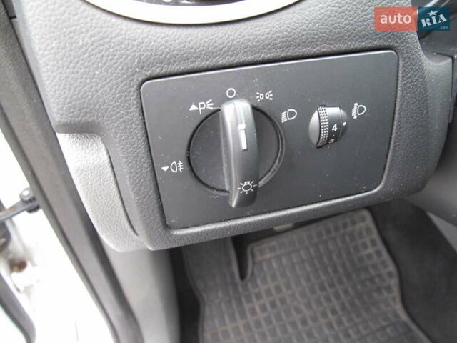 Белый Форд Фокус, объемом двигателя 1.39 л и пробегом 215 тыс. км за 5000 $, фото 17 на Automoto.ua