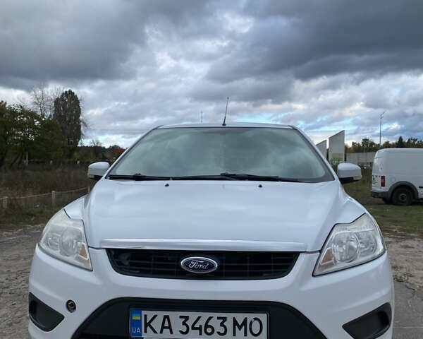 Белый Форд Фокус, объемом двигателя 1.4 л и пробегом 247 тыс. км за 6500 $, фото 2 на Automoto.ua