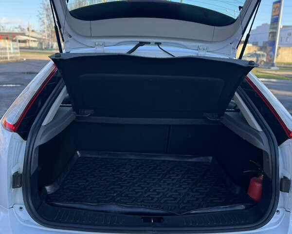 Белый Форд Фокус, объемом двигателя 1.6 л и пробегом 203 тыс. км за 5650 $, фото 20 на Automoto.ua