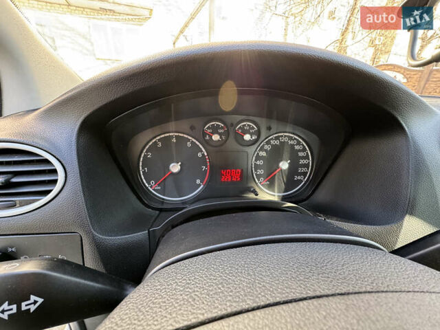 Білий Форд Фокус, об'ємом двигуна 1.4 л та пробігом 230 тис. км за 4050 $, фото 16 на Automoto.ua