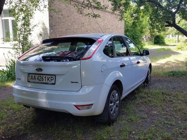 Белый Форд Фокус, объемом двигателя 1.39 л и пробегом 92 тыс. км за 8000 $, фото 6 на Automoto.ua