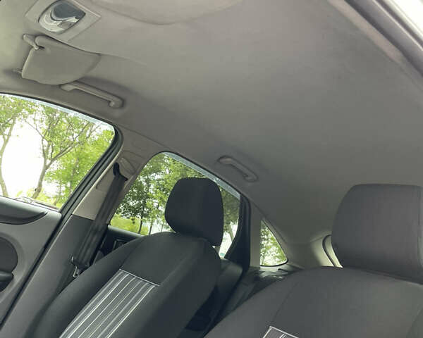 Білий Форд Фокус, об'ємом двигуна 1.4 л та пробігом 325 тис. км за 5000 $, фото 67 на Automoto.ua