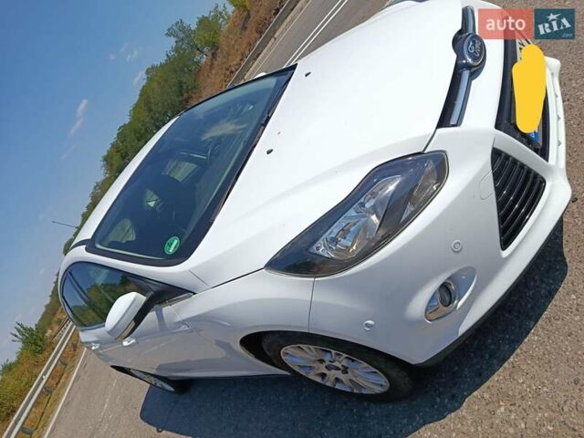 Белый Форд Фокус, объемом двигателя 1.6 л и пробегом 180 тыс. км за 8300 $, фото 4 на Automoto.ua