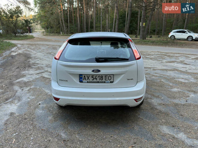 Білий Форд Фокус, об'ємом двигуна 1.39 л та пробігом 222 тис. км за 5300 $, фото 4 на Automoto.ua