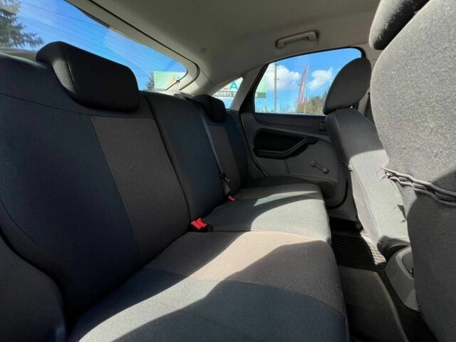 Білий Форд Фокус, об'ємом двигуна 1.4 л та пробігом 204 тис. км за 5100 $, фото 19 на Automoto.ua