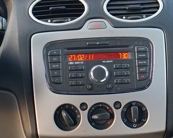 Белый Форд Фокус, объемом двигателя 1.6 л и пробегом 197 тыс. км за 6500 $, фото 8 на Automoto.ua