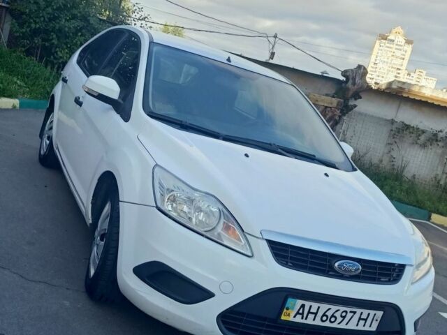 Білий Форд Фокус, об'ємом двигуна 1.4 л та пробігом 215 тис. км за 4500 $, фото 3 на Automoto.ua