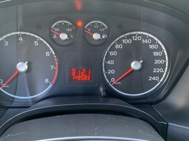 Білий Форд Фокус, об'ємом двигуна 1.4 л та пробігом 150 тис. км за 4800 $, фото 2 на Automoto.ua