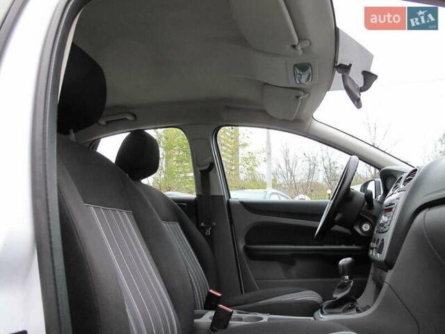 Белый Форд Фокус, объемом двигателя 1.39 л и пробегом 215 тыс. км за 5000 $, фото 35 на Automoto.ua
