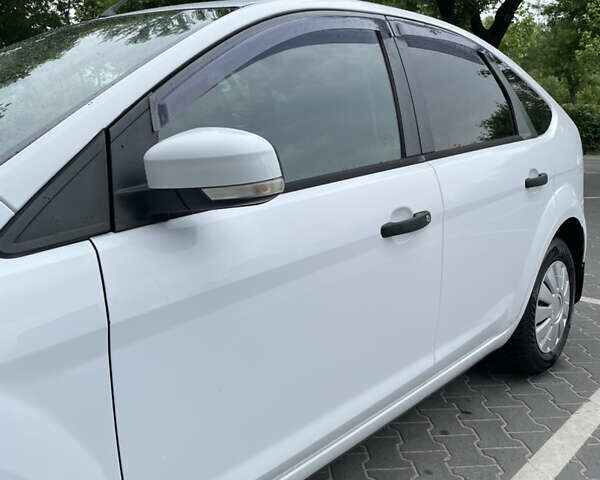 Білий Форд Фокус, об'ємом двигуна 1.4 л та пробігом 325 тис. км за 5000 $, фото 15 на Automoto.ua